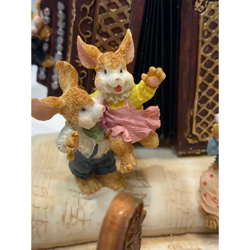 Classic Treasures Musical Animated Accordion & Mouse Sculpture.